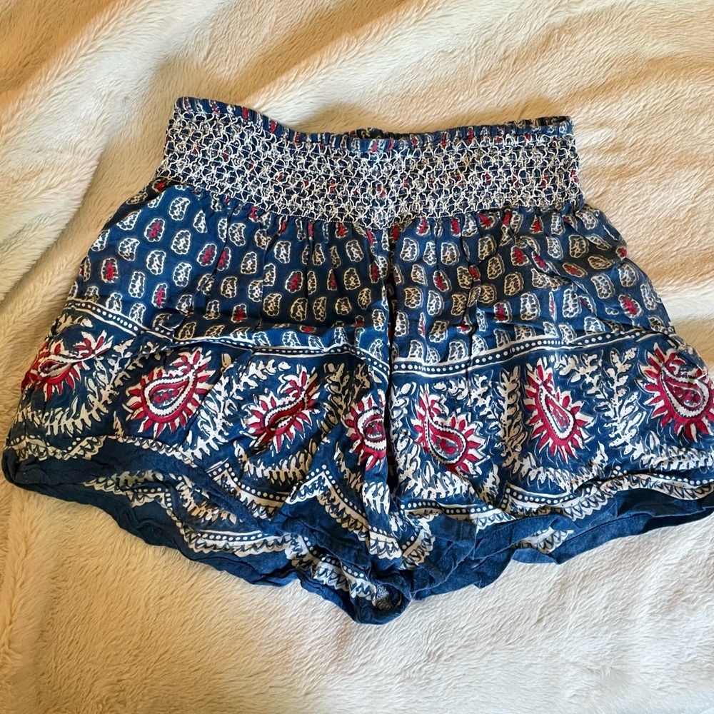 Paisley patterned high waisted flowy shorts